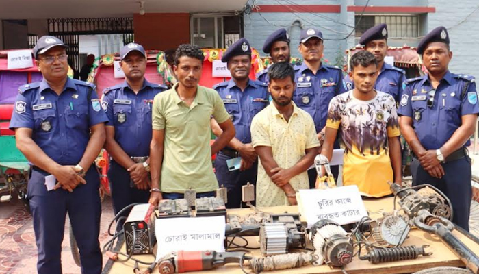 মানিকগঞ্জে ৮ চোরাই অটোরিক্সা উদ্ধার, গ্রেফতার তিন