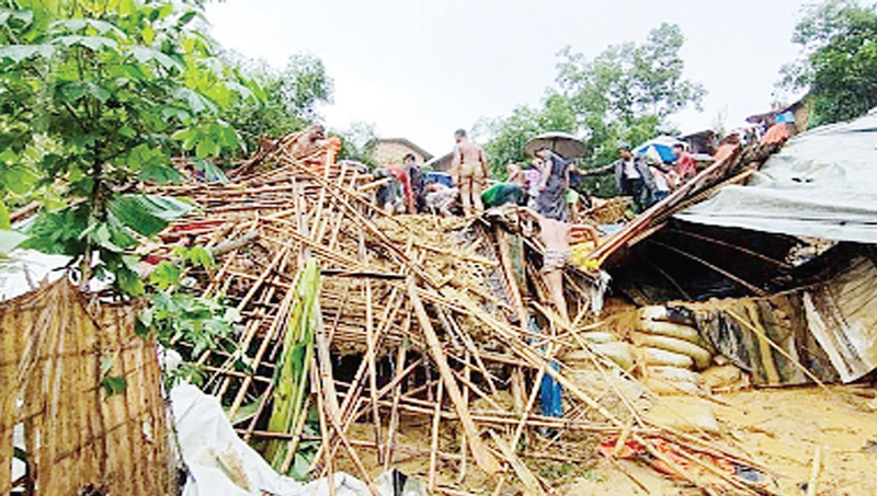 পাহাড়ের পাদদেশ ছাড়েনি ঝুঁকিপূর্ণ বসতিরা