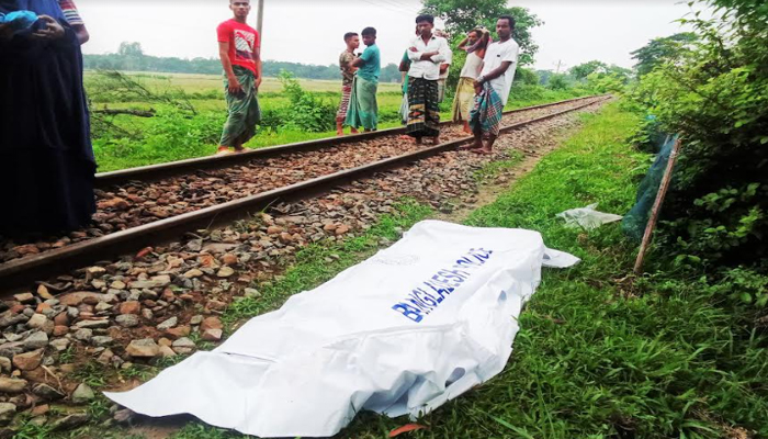 বারহাট্টায় ট্রেনে কাটা পড়ে নারীর মৃত্যু