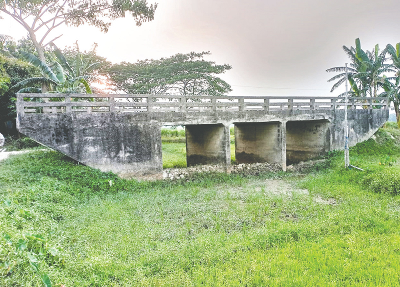 ভোগান্তিতে ৮ গ্রামের হাজারো মানুষ