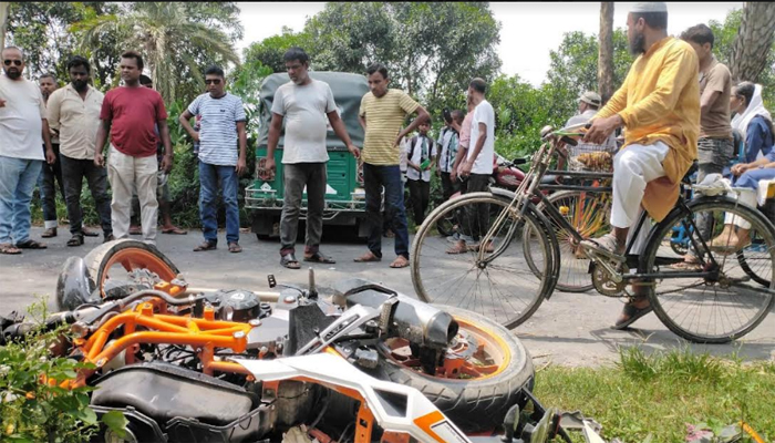 ভাঙ্গুড়ায় মোটরসাইকেল ও সিএনজি মুখোমুখি সংঘর্ষ, আহত ৪