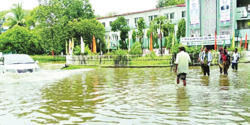 সিলেটে জলবদ্ধতায় নগরবাসীর বিড়ম্বনা