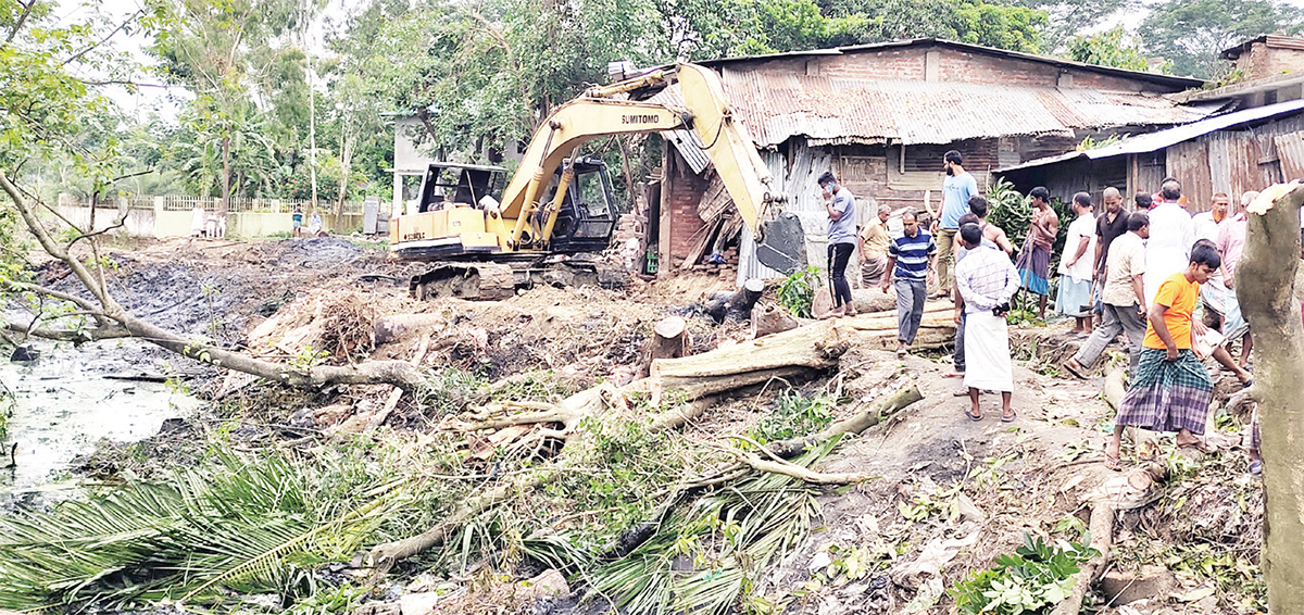 পটিয়ায় গরুলুটা-কেরিঞ্জা খাল দখল করে অবৈধ স্থাপনা