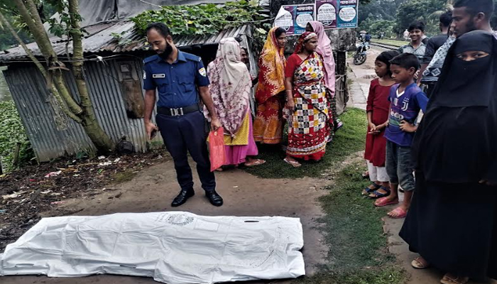 নেত্রকোণায় ট্রেনে কাটা পড়ে গৃহবধূর মৃত্যু