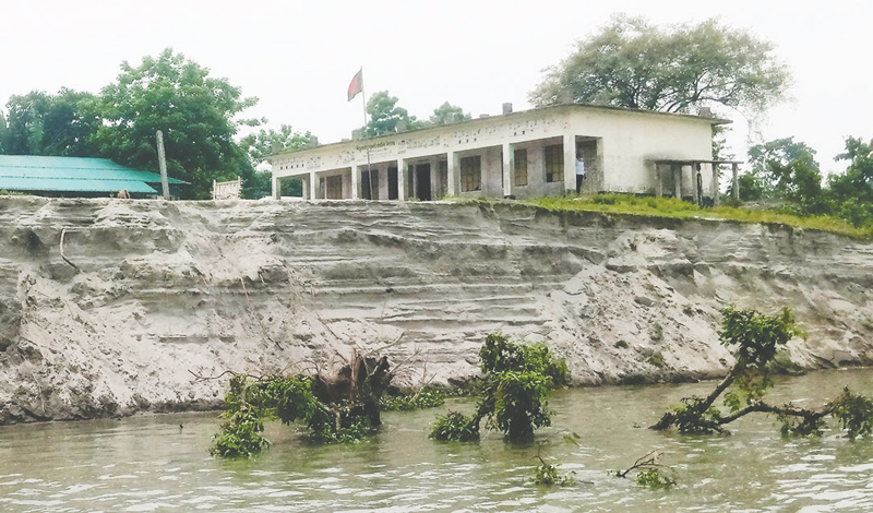 যমুনার ভাঙনের কবলে ২০ লাখ টাকায় নির্মিত প্রাথমিক বিদ্যালয়