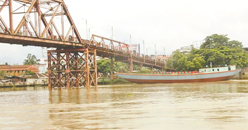 সিলেটে বিপৎসীমার উপরে সুরমা নদীর পানি