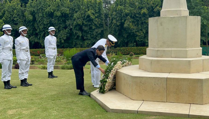 চট্টগ্রামে ওয়ার সিমেট্রি পরিদর্শন করলেন ভারতীয় হাই কমিশনার