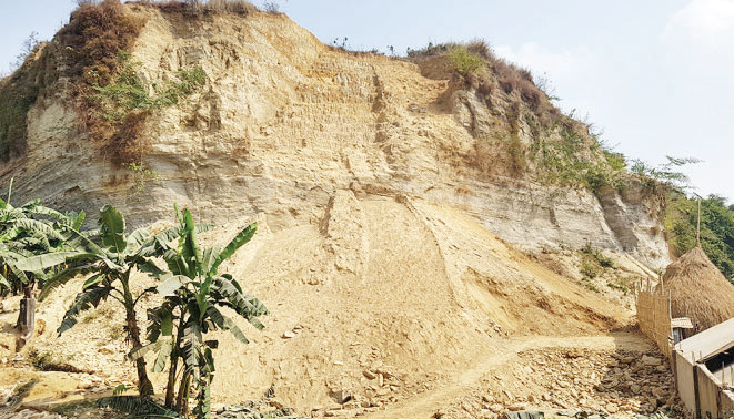 পরিবেশ রক্ষায় পাহাড় কাটা বন্ধ করতে হবে