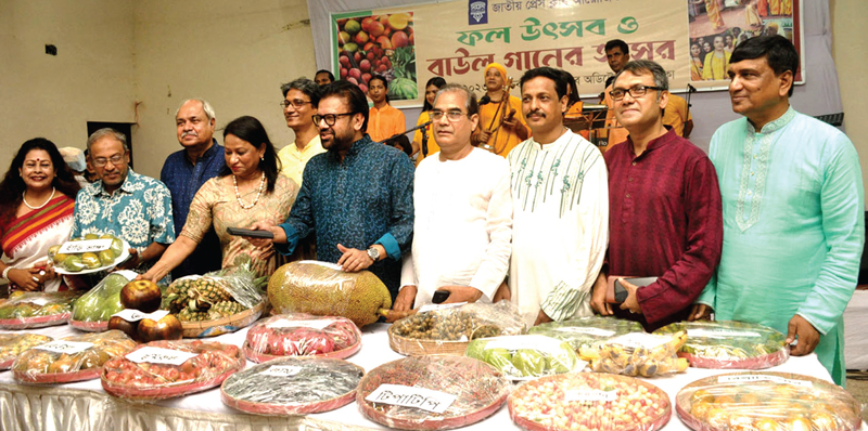 জাতীয় প্রেসক্লাবে ফল উৎসব ও বাউল গানের আসর অনুষ্ঠিত