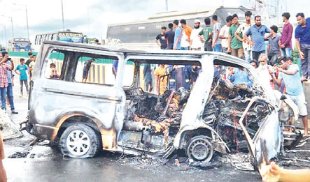 ফরিদপুরে অ্যাম্বুলেন্স দুর্ঘটনায় নিহত আট