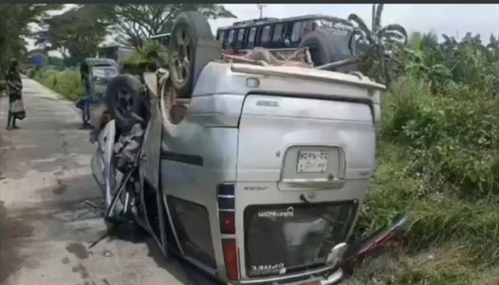 নাটোরে মাইক্রোবাস ও প্রাইভেটকার সংঘর্ষে ব্যবসায়ী নিহত, আহত ৪