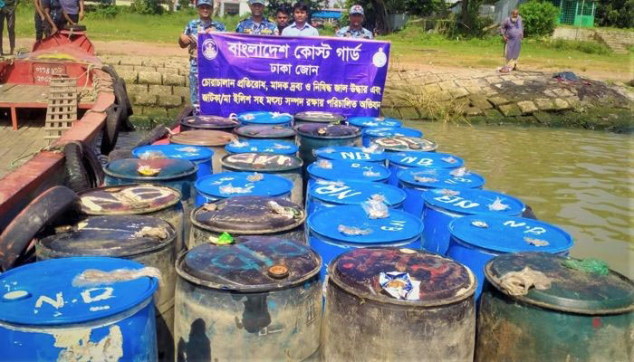 মেঘনার পাড় থেকে ৪ হাজার লিটার চোরাই ডিজেল জব্দ করেছে কোস্টগার্ড 