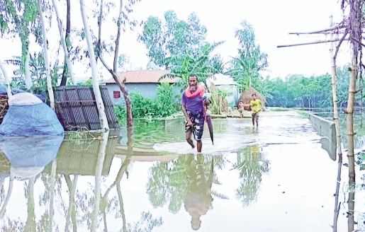 তিস্তার পানি বিপৎসীমার উপর দিয়ে প্রবাহিত