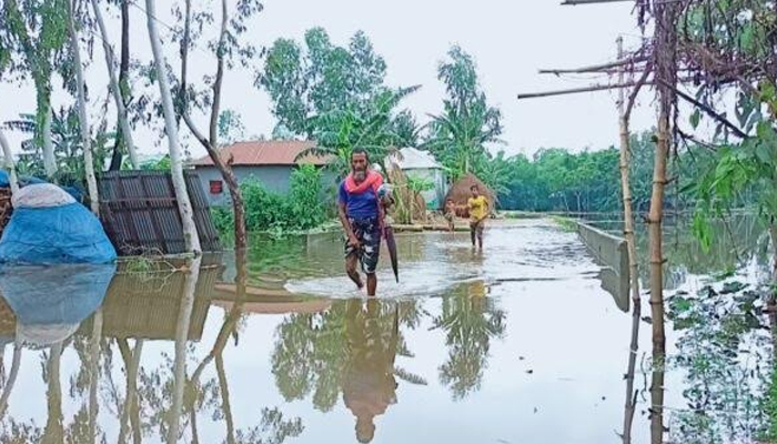 বিপৎসীমার উপর দিয়ে প্রবাহিত হচ্ছে তিস্তার পানি