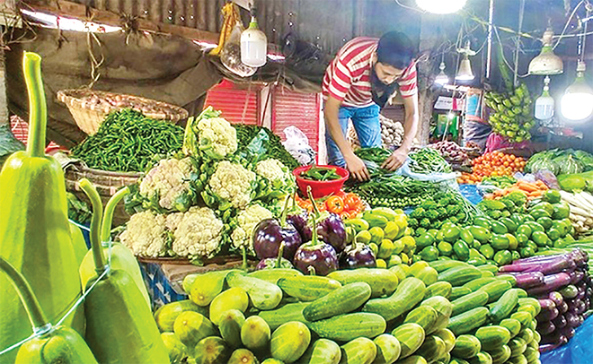 লাগামহীন বাজারে অস্বস্তিতে ক্রেতারা