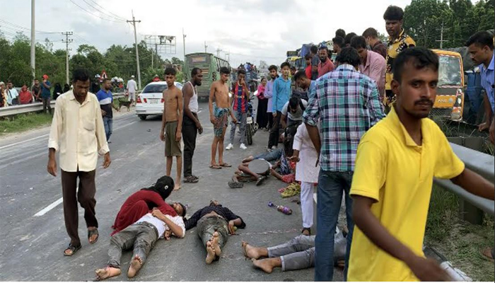 টাঙ্গাইলে পৃথক সড়ক দুর্ঘটনায় নিহত ৫, আহত ১২