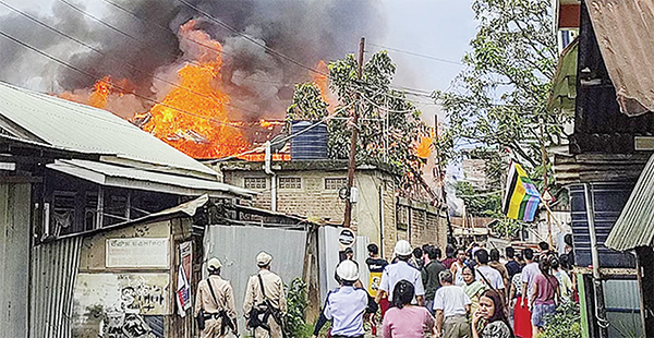 ভারতের মণিপুরে ফের সহিংসতায় পুলিশসহ নিহত ৪