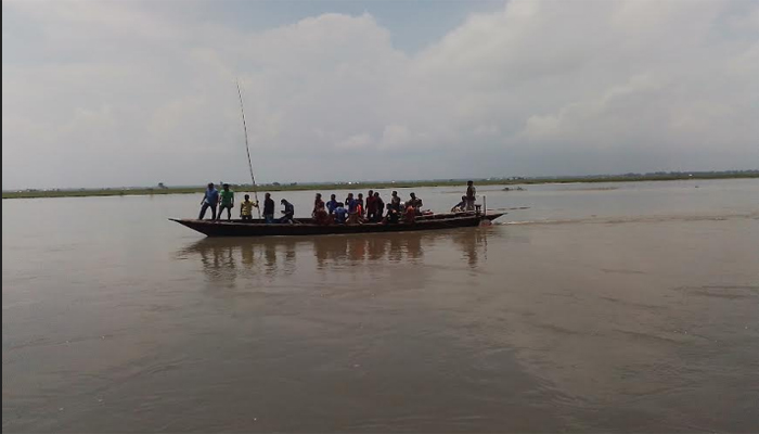 তিস্তায় ইঞ্জিন বিকল হয়ে নৌকাডুবি, নিখোঁজ ৩