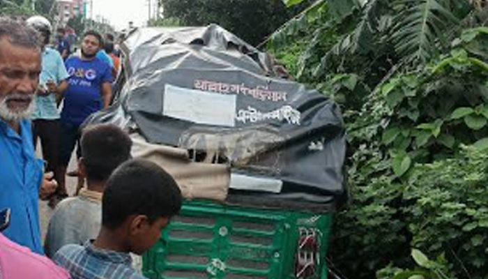 নেত্রকোনায় বাস-অটোরিকশা সংঘর্ষ, বাবা-ছেলের মৃত্যূ 