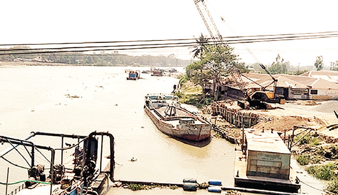 ঝুঁকিপূর্ণভাবে চলাচল করছে দুই শতাধিক ‘ভলগেট’