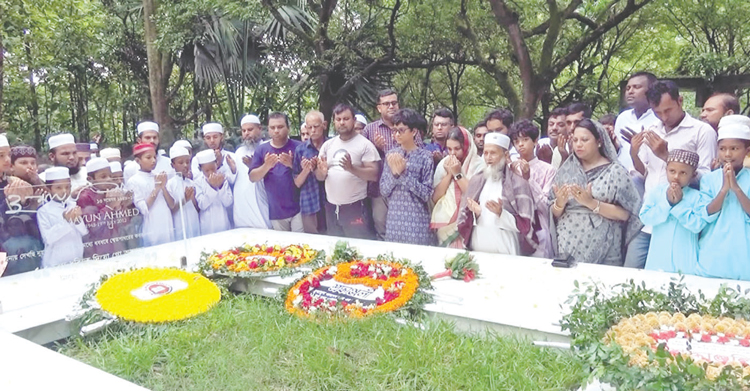 নুহাশপল্লীতে শ্রদ্ধা-ভালোবাসায় হুমায়ূন স্মরণ