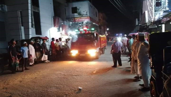 দৌলতগঞ্জ বাজারে ভয়াবহ অগ্নিকাণ্ড, ২৫ দোকান পুড়ে ছাই 