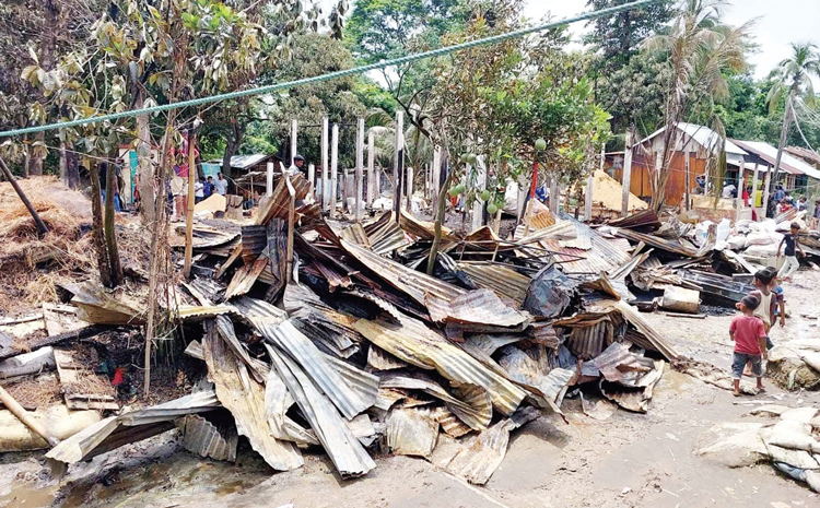 শান্তিগঞ্জে অগ্নিকাণ্ডে ভস্মীভূত ৯ ঘর, নিহত ১