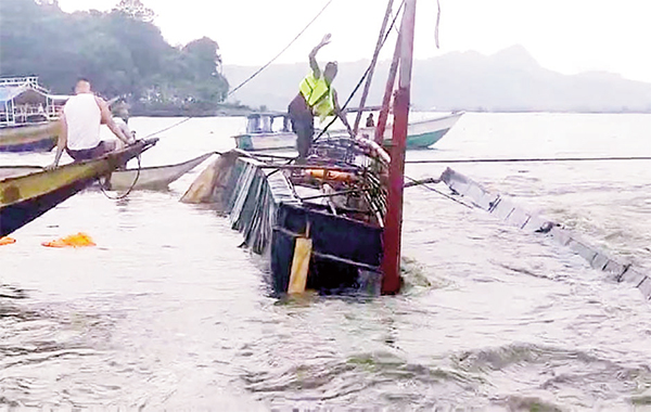 ফিলিপাইনে যাত্রীবাহী নৌকাডুবিতে নিহত ২৫