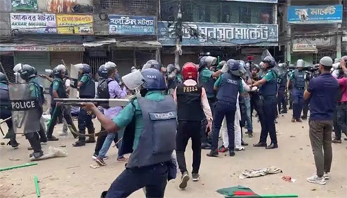 পুলিশ-বিএনপি সংঘর্ষ: ৪২৪ নেতাকর্মীর বিরুদ্ধে মামলা