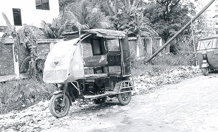 মাধবপুরে রাস্তার পাশে ময়লার ভাগাড়