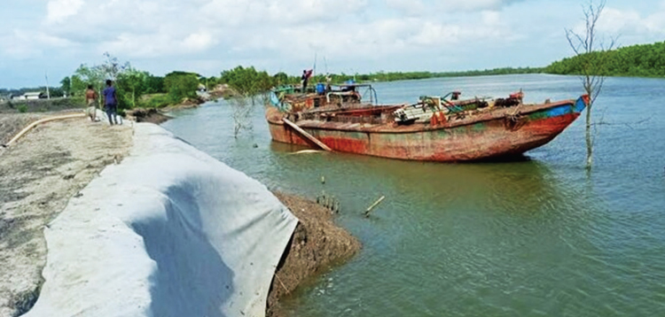 সুন্দরবন সংলগ্ন নদী-খাল থেকে বালু উত্তোলন