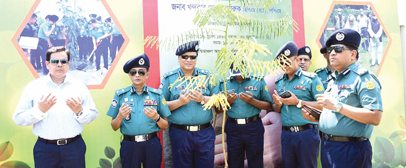 বাসযোগ্য পৃথিবী গড়তে বৃক্ষরোপণের বিকল্প নেই