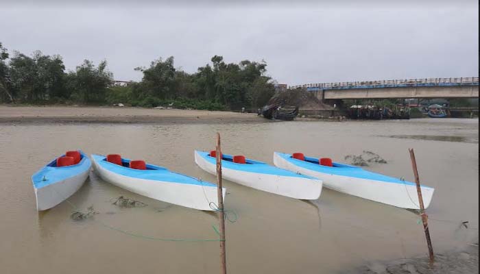 ইনানীতে পর্যটকদের বাড়তি আনন্দ দিবে কায়াকিং