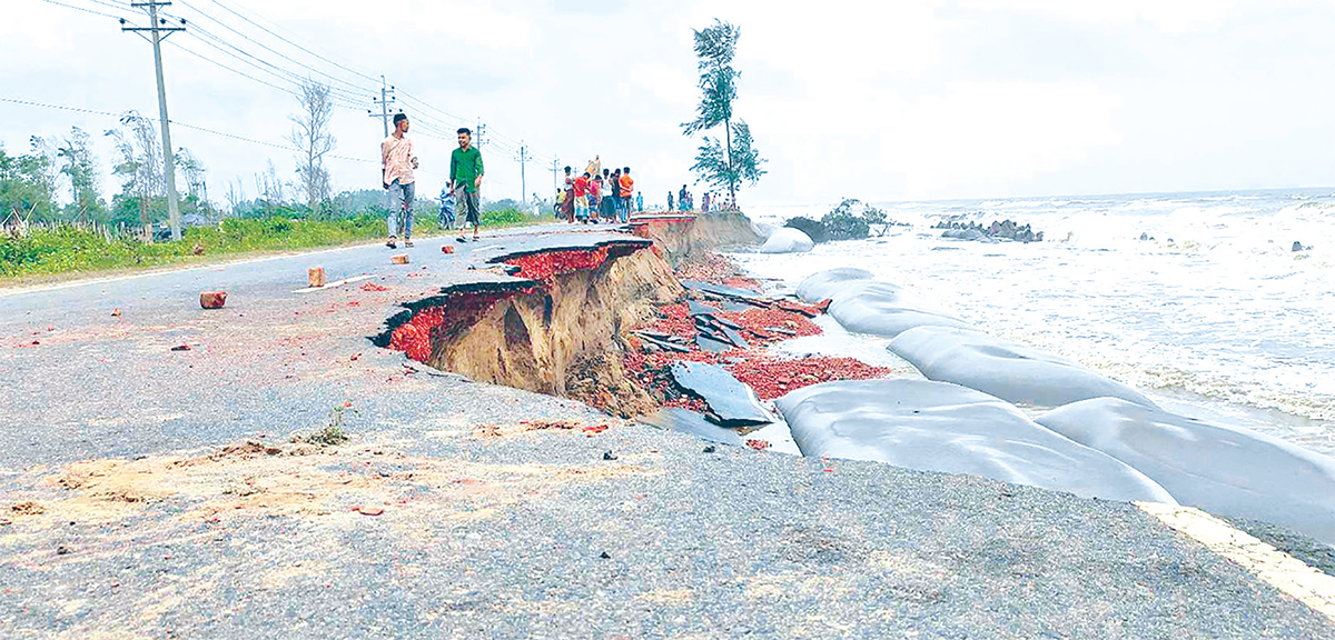 ঢেউয়ের আঘাতে ভাঙন বাড়ছে মেরিন ড্রাইভের