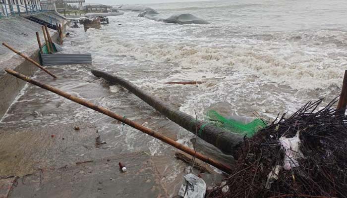 সেন্টমার্টিনের ১৪ গ্রাম প্লাবিত, ভেঙ্গে গেছে ১২ বসত ঘর