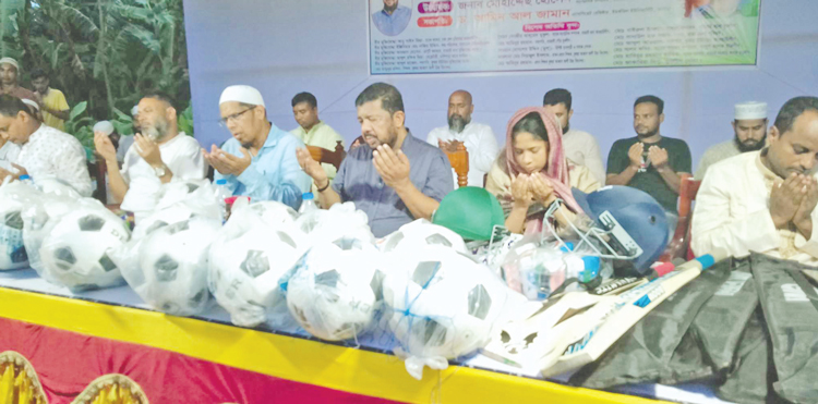 শেখ কামালের জন্মবার্ষিকী উপলক্ষ্যে ক্রীড়া সামগ্রী বিতরণ