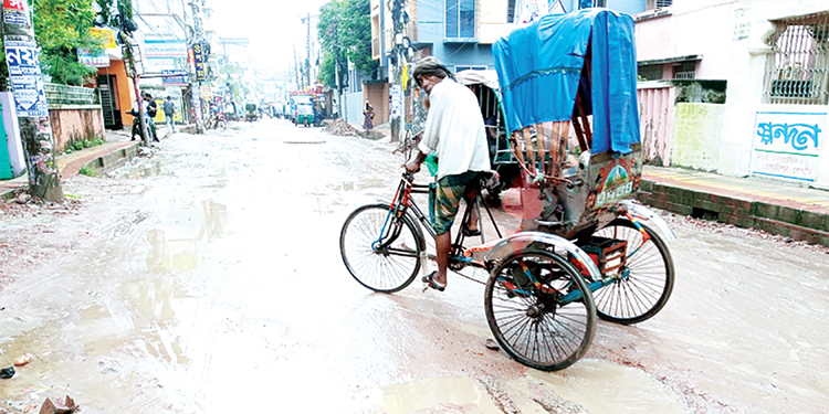 তিন সংস্থার উন্নয়ন কর্মকাণ্ডে নাজেহাল খুলনা নগরবাসী