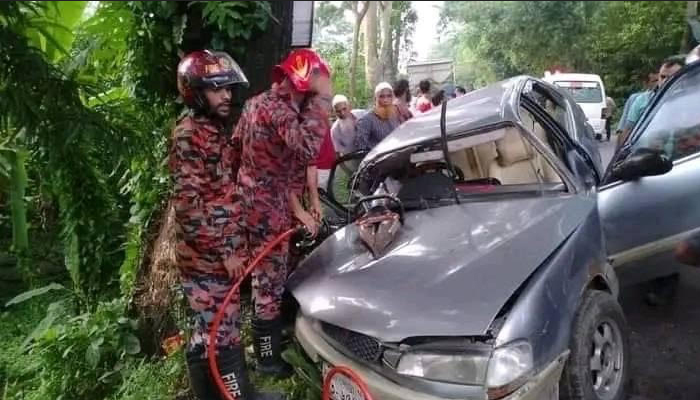 গৌরনদীতে সড়ক দূর্ঘটনায় নারী চিকিৎসক নিহত