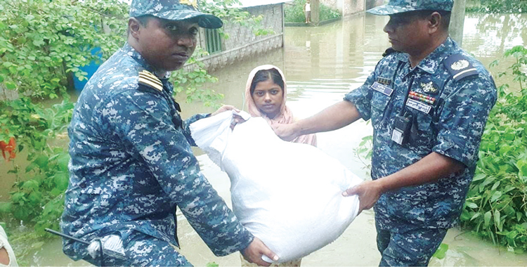 কক্সবাজারের পেকুয়ায় জরুরি খাদ্য সহায়তা প্রদান করেছে নৌবাহিনী