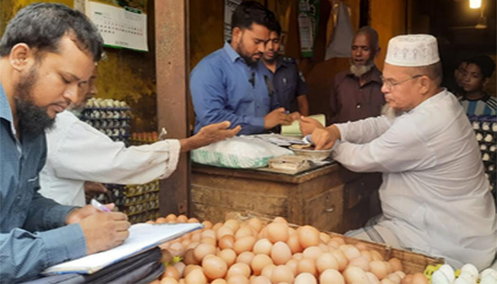 বেশি দামে ডিম বিক্রি, চার প্রতিষ্ঠানকে জরিমানা  