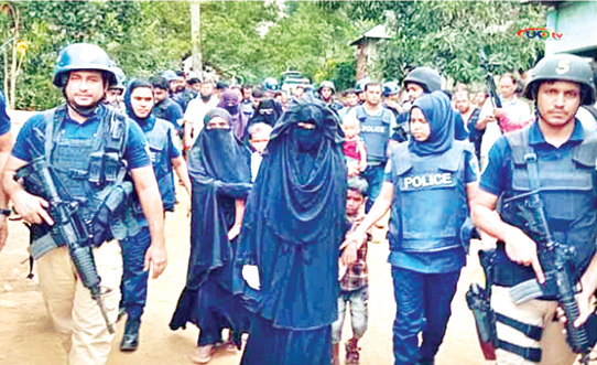 নারী-পুরুষসহ ১০ জন আটক বিস্ফোরক ও জিহাদি বই উদ্ধার