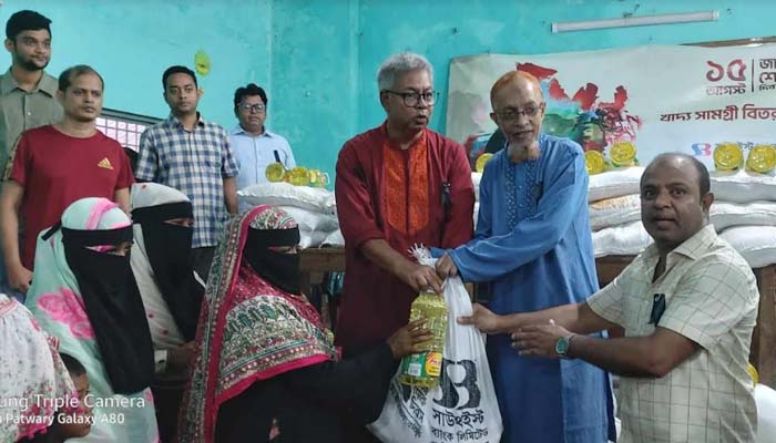 জাতীয় শোক দিবস উপলক্ষে সাউথইস্ট ব্যাংক ফেনী শাখার খাদ্য সামগ্রী বিতরণ