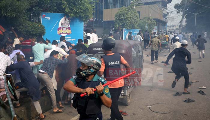 চট্টগ্রামে জামায়াত শিবির নেতাকর্মীদের সাথে পুলিশের সংঘর্ষ, গ্রেপ্তার ৩০