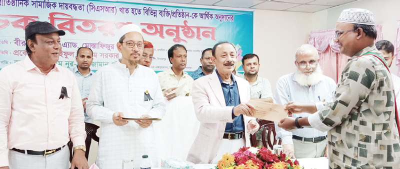 বড়পুকুরি কয়লা খনি প্রকল্পে ১৬ লাখ টাকার চেক প্রদান