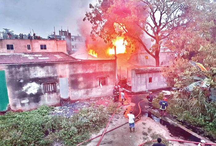 একই পরিবারের চারজন নিহত