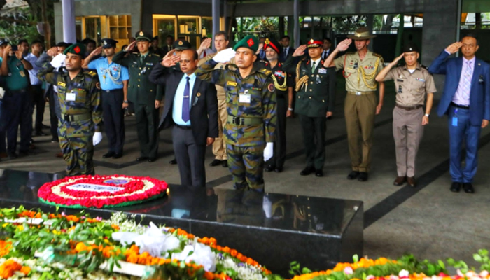 বঙ্গবন্ধুর প্রতিকৃতিতে বন্ধুপ্রতিম দেশের ৮ সামরিক উপদেষ্টার শ্রদ্ধা