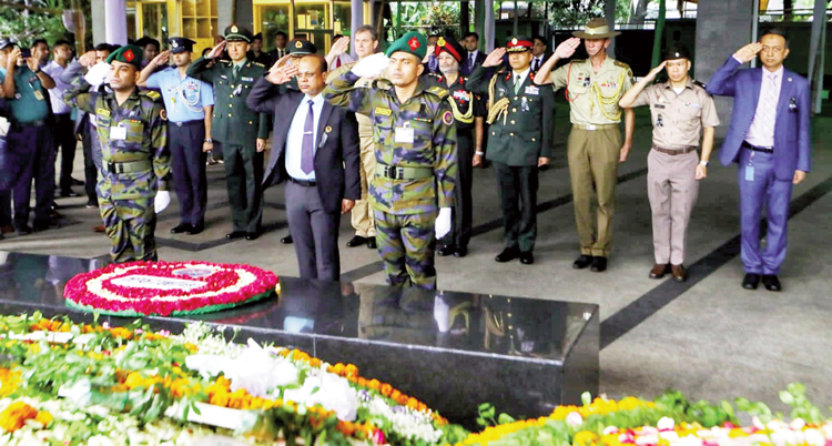 বঙ্গবন্ধুর প্রতিকৃতিতে বন্ধুপ্রতিম আট দেশের সামরিক উপদেষ্টার শ্রদ্ধা