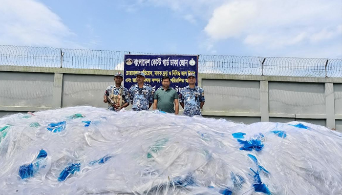 যাত্রীবাহী লঞ্চে তল্লাশি কালে মিললো কারেন্ট জাল