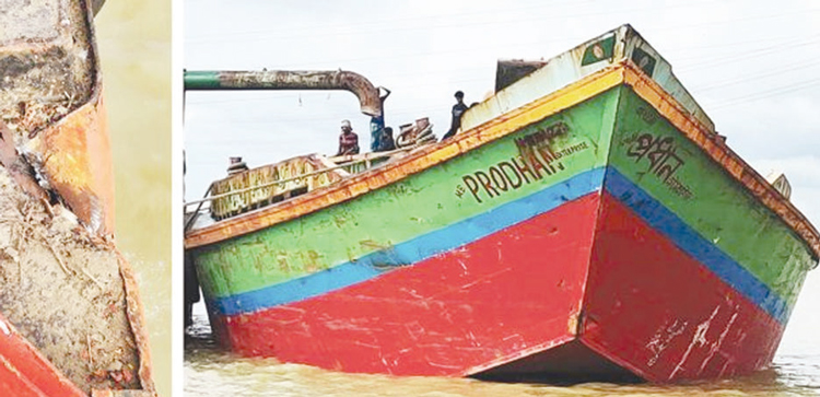 কর্ণফুলীতে ফেরি চলাচলে বড় দুর্ঘটনার আশঙ্কা