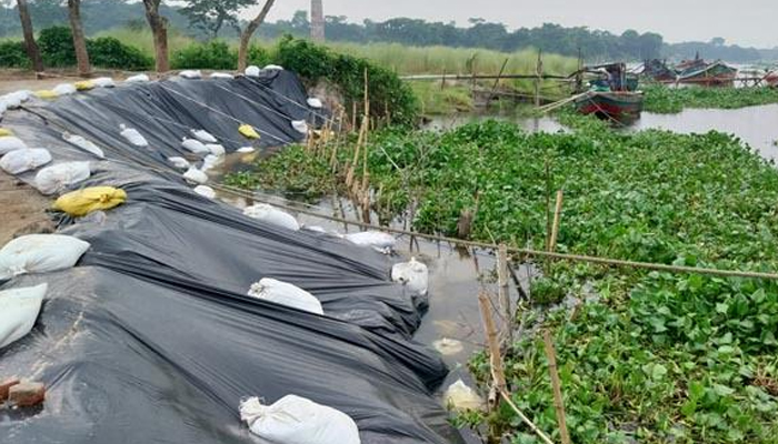 নৌ-সীমানার রাজরাজেশ্বর, ইব্রাহিমপুর ও শহরের রঘুনাথপুর মারাত্বক ভাবে ভেঙে বিলীন হচ্ছে